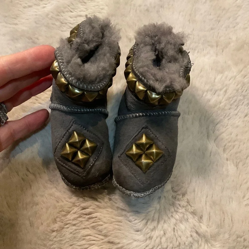Tylie Malibu Baby Pyramid Stud Booties Gray Hook Loop Closure‎